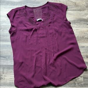 Daniel Rainn Stitch Fix Women's Purple Maroon Top Dress Shirt Size Small lace